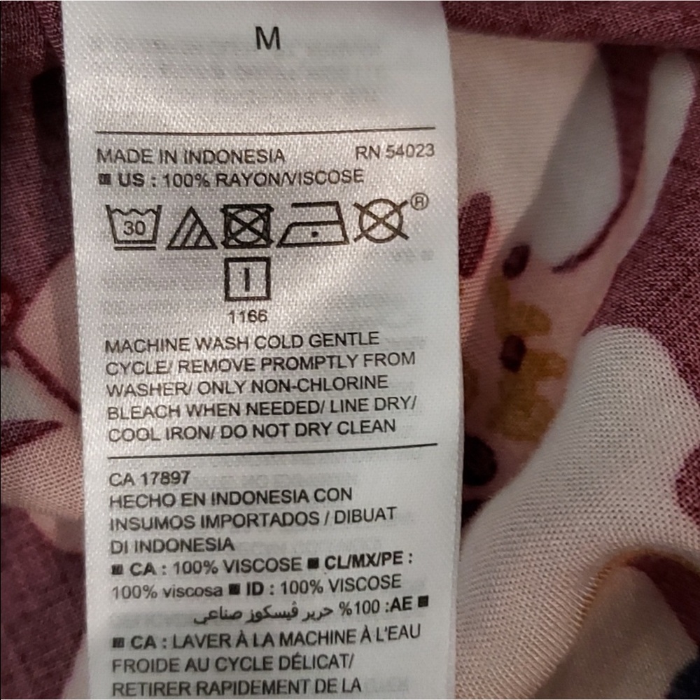 Old Navy Medium Women’s Floral blouse - Picture 6 of 6